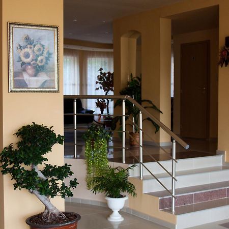 Family Hotel Mimosa Tsarevo Bagian luar foto