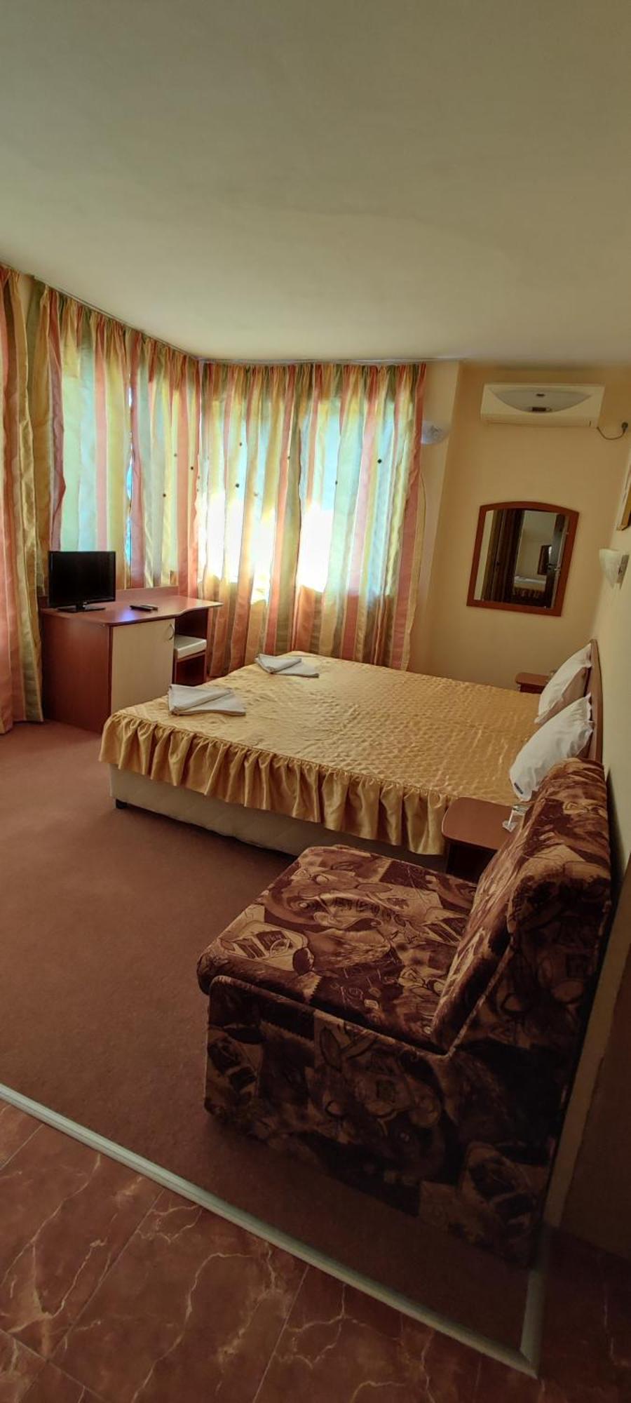 Family Hotel Mimosa Tsarevo Bagian luar foto