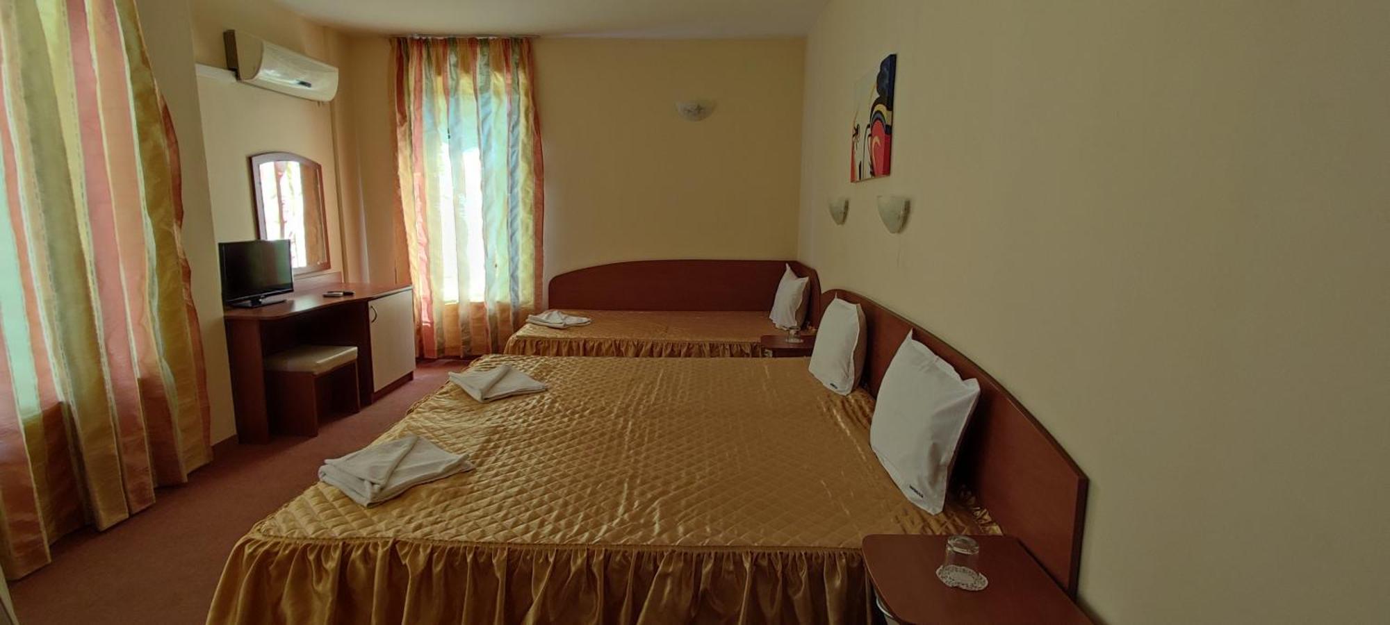 Family Hotel Mimosa Tsarevo Bagian luar foto