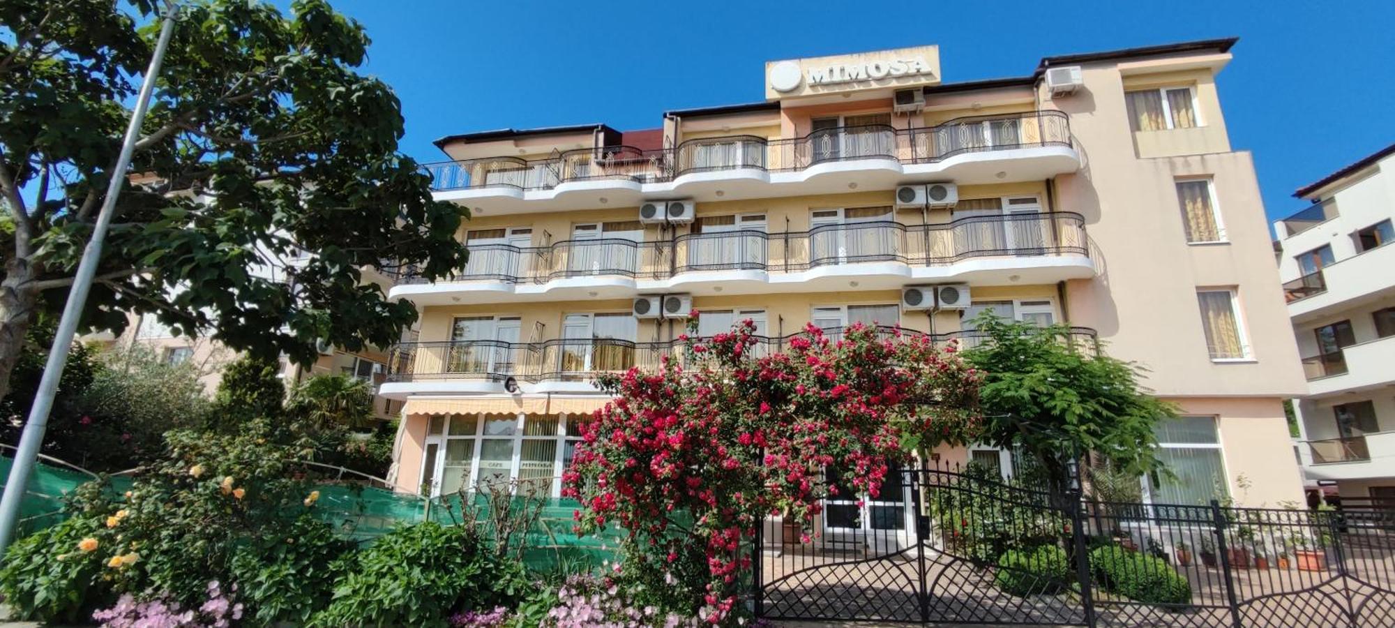 Family Hotel Mimosa Tsarevo Bagian luar foto