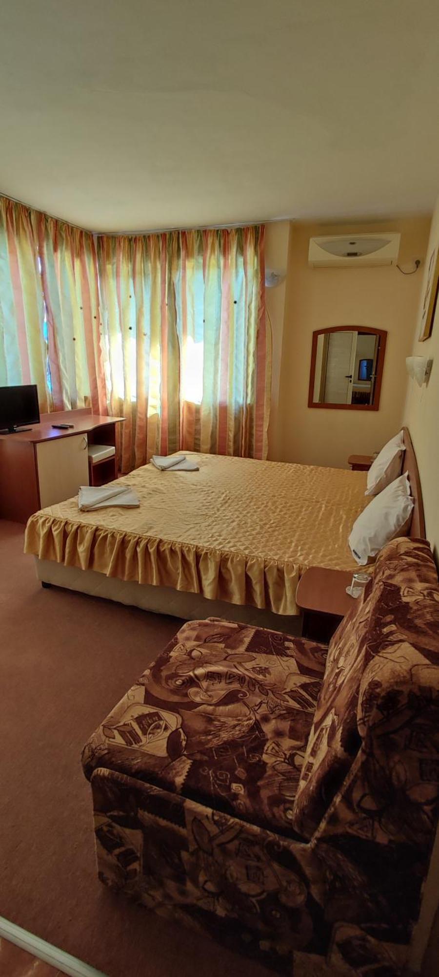 Family Hotel Mimosa Tsarevo Bagian luar foto