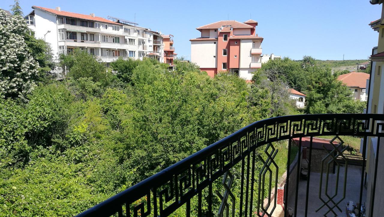 Family Hotel Mimosa Tsarevo Bagian luar foto