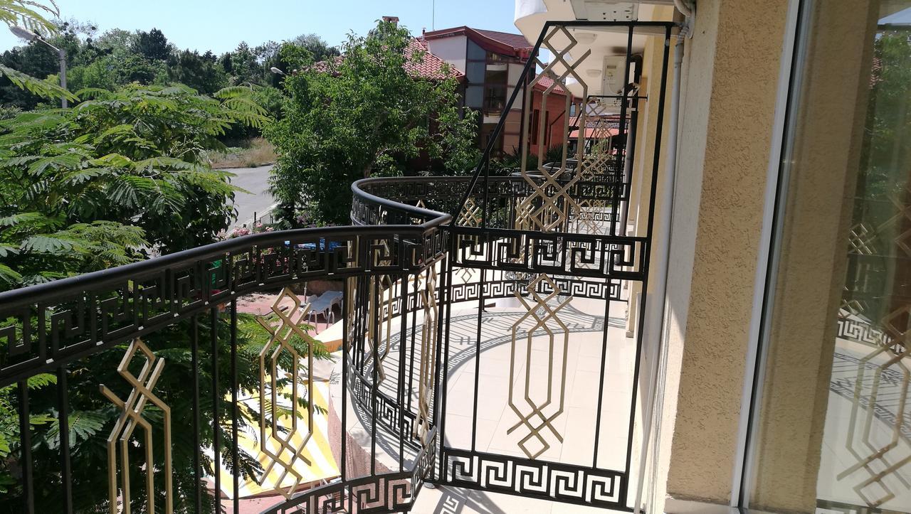Family Hotel Mimosa Tsarevo Bagian luar foto