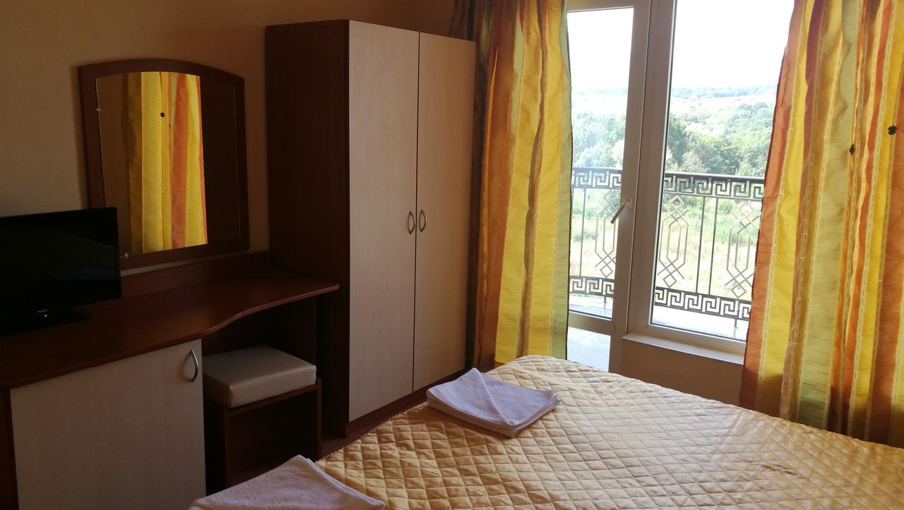 Family Hotel Mimosa Tsarevo Bagian luar foto