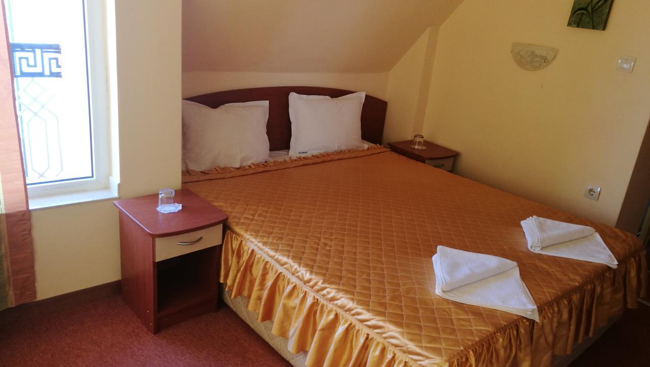Family Hotel Mimosa Tsarevo Bagian luar foto